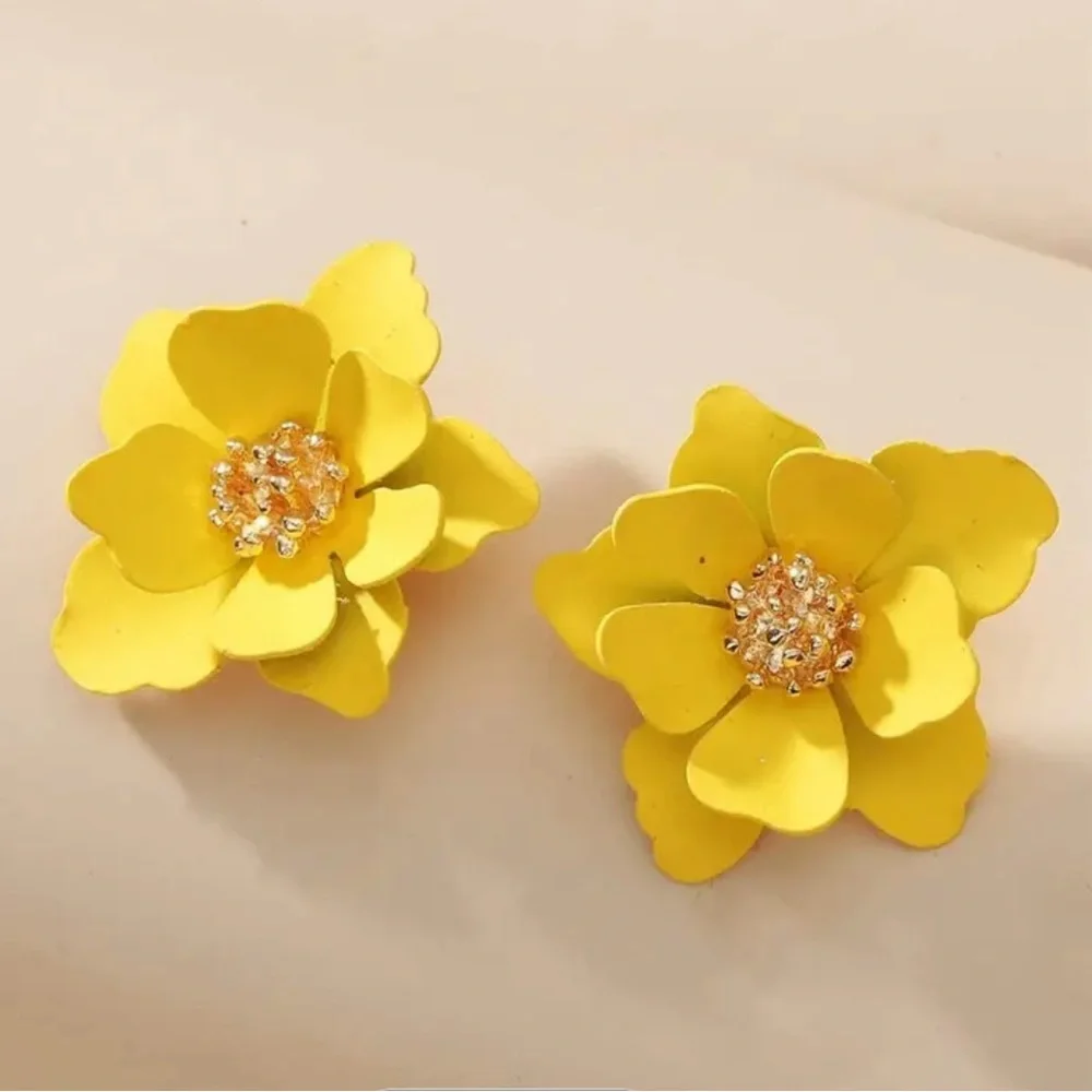 NWOT Lainey Yellow Floral Post Earrings